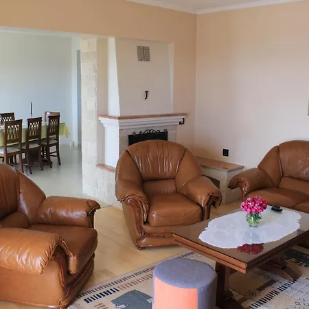 Cozy, Spacious Away From Home! Sea View Apartamento